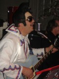 Elvis op zijn Blue guitar